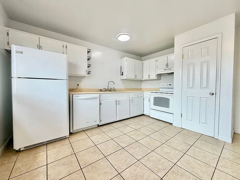 7685 S 2550 W — Photo 7