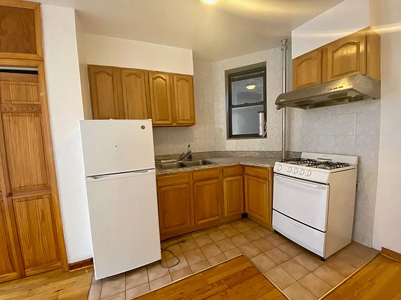 4th image of 172 Mulberry St APT 10