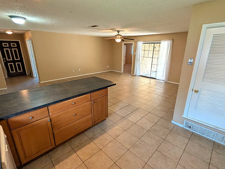 821 Gregory Ave — Photo 10