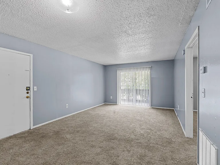 Creekside Apartments — Photo 5