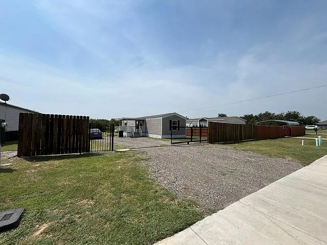 121 Sunflower Rd — Photo 7