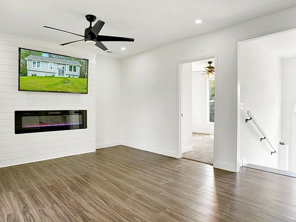 3rd image of 4874 Shadyview Dr