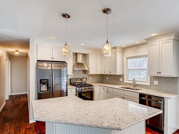 5th image of 921 Foxwood Cir