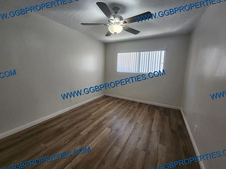 727-741 Orizaba Ave — Photo 19