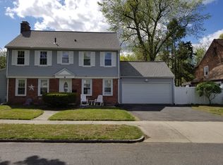 4 Mandalay Rd, Springfield, MA 01118