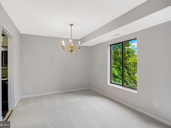 5th image of 6001 Arlington Blvd APT 508