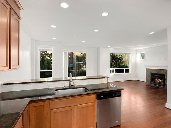 5th image of 835 Rainier Blvd N