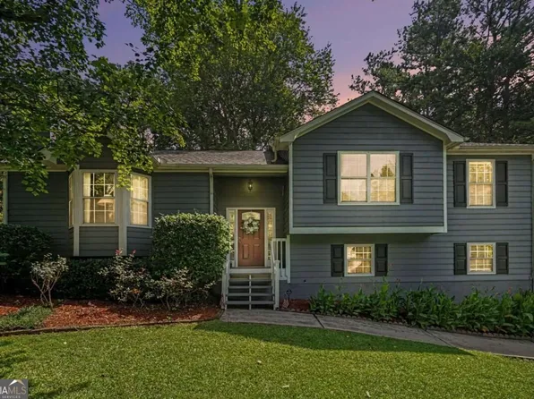202 Johnstons Dr, Dallas, GA 30157