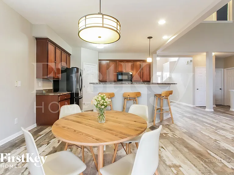1526 Old Thicket Ct — Photo 6