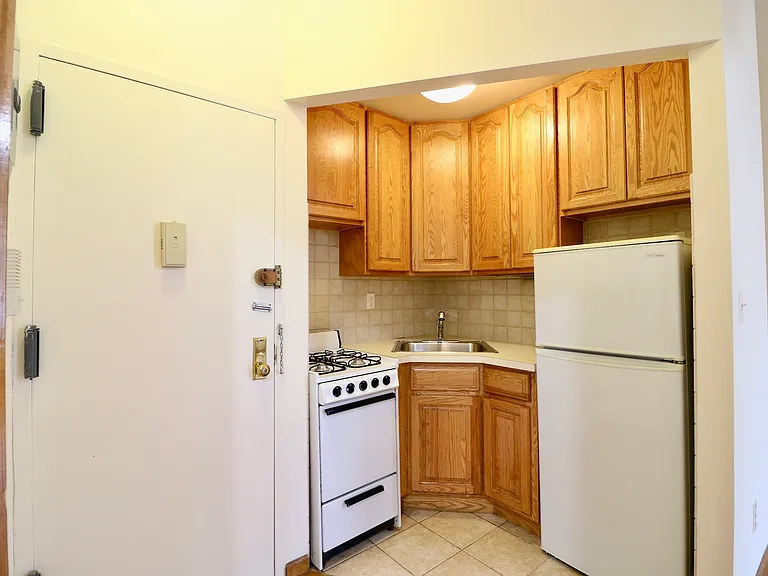 338 W 77th St #5B — Photo 4