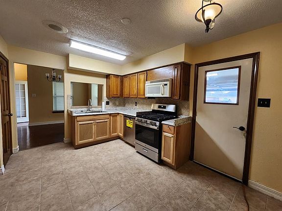 4th image of 13838 Aspen Hollow Ln