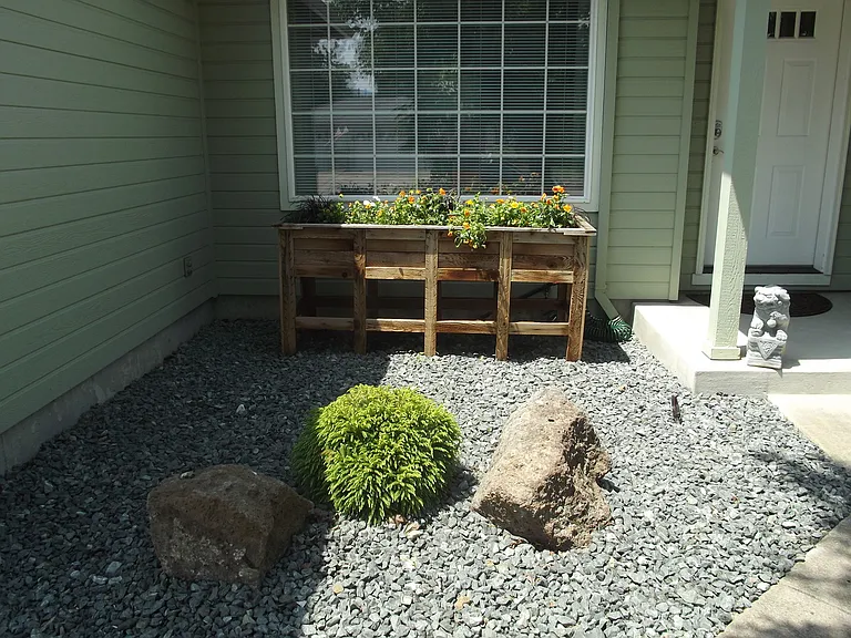 2122 Martin Dr — Photo 3