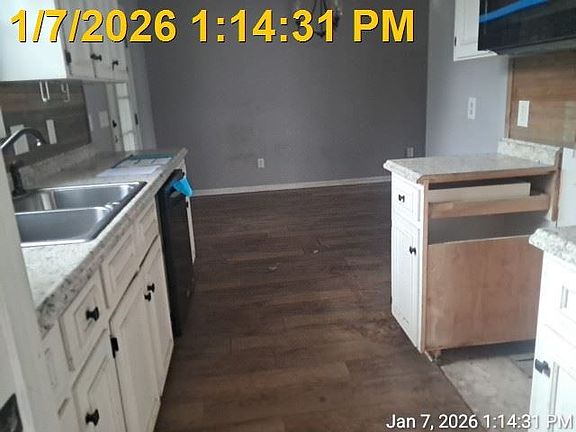 3rd image of 102 Holiday Ct