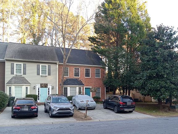 2nd image of 590 Saint James Walk SE