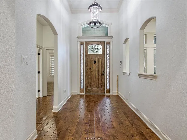 15701 Timber Creek Ln — Photo 4