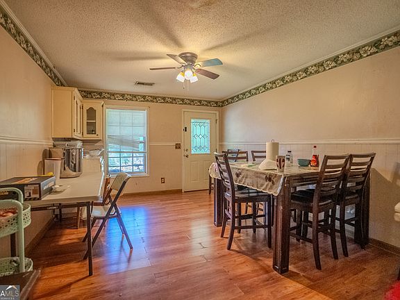 3rd image of 122 Rosedale Dr