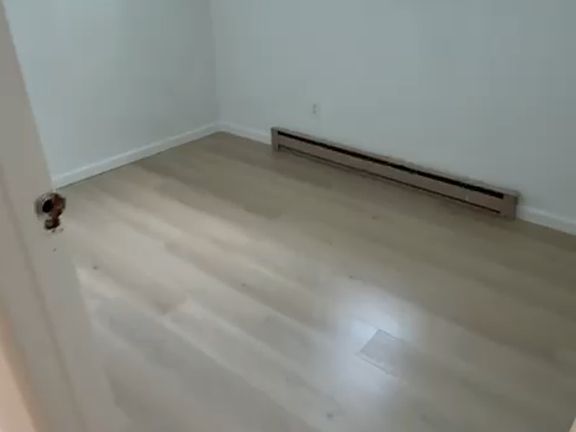 4th image of 30 Jefferson St
