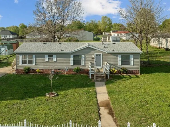 2304 John Montgomery Cir, Pea Ridge, AR 72751