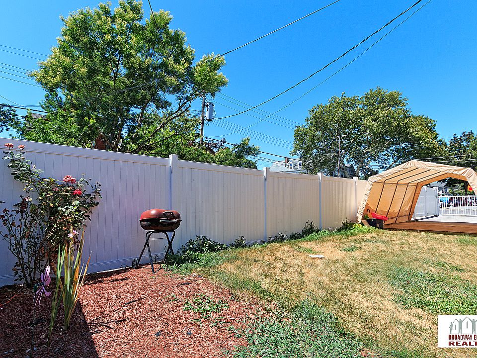 2nd image of 14504 107 Avenue
