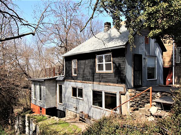 2nd image of 2130 Holly St