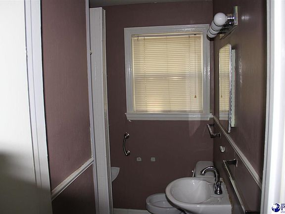 5th image of 304 S 10th St