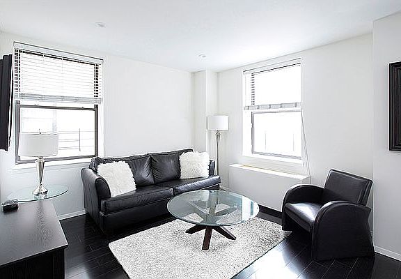 2nd image of 150 W 51st St APT 918