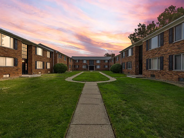 Cherry Hill Village Apartments - Dearborn Heights, MI — Photo 42