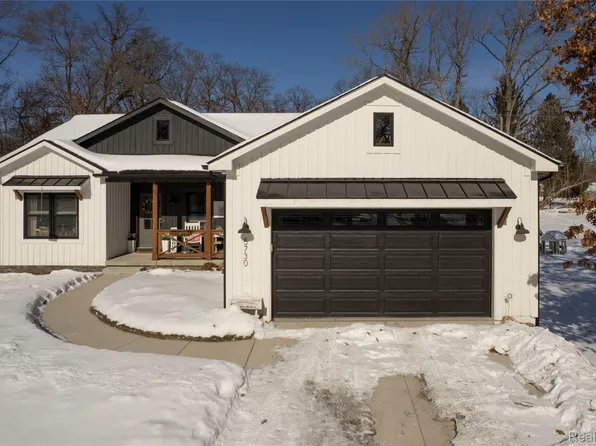 5730 Crescent Rd, Waterford, MI 48327
