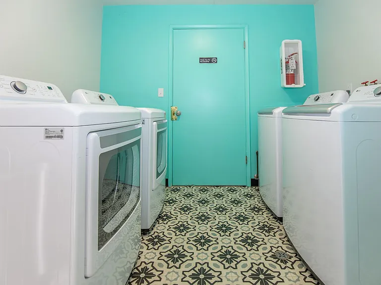Unionaire Apartments — Photo 3