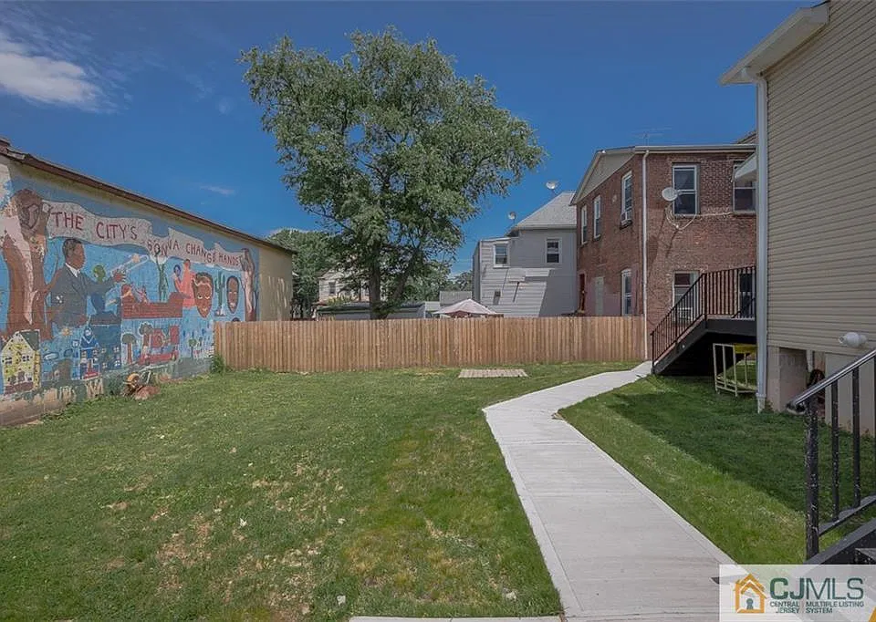39 Throop Ave #103