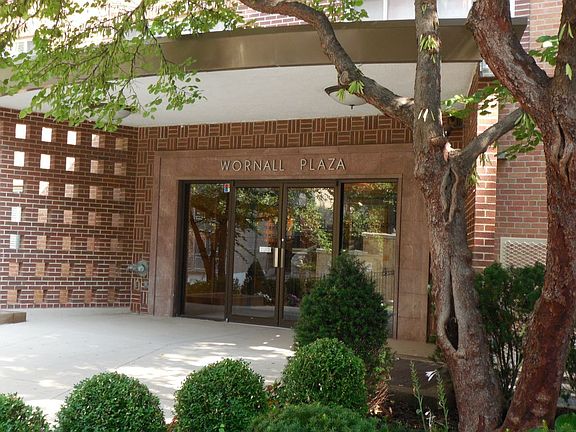 4th image of 310 W 49th St APT 505