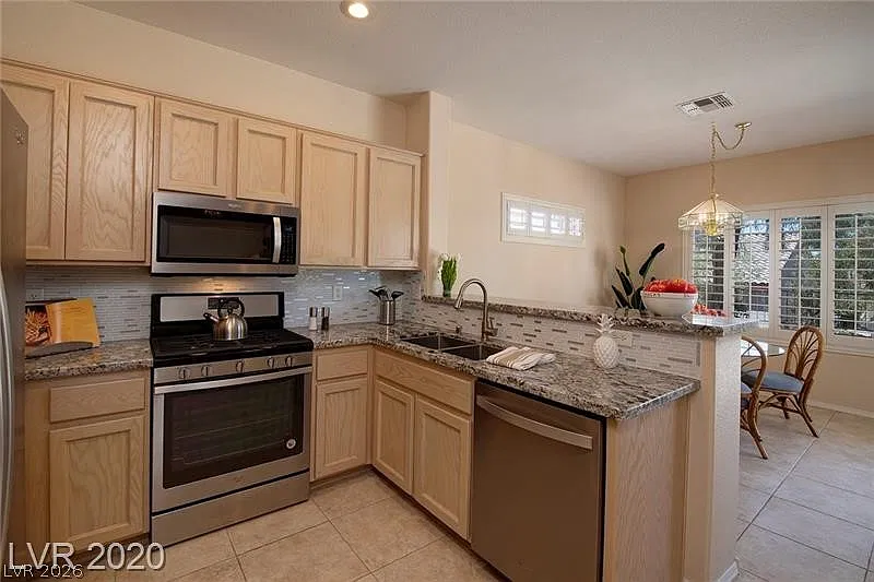 2 bed, 2.0 bath, 1260 sqft, $2,500 — Photo 4