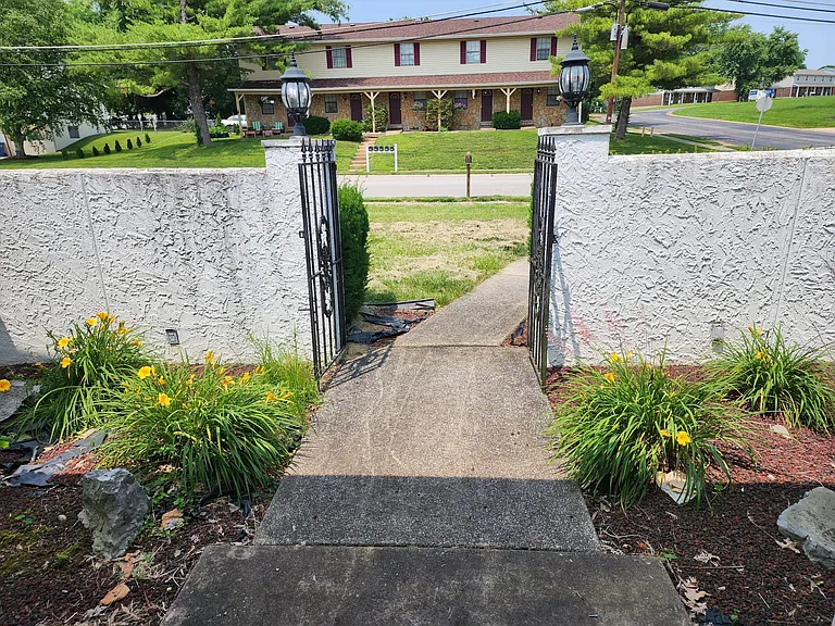 2801 Droste Rd — Photo 4