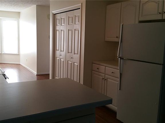 5th image of 323 Golf Dr
