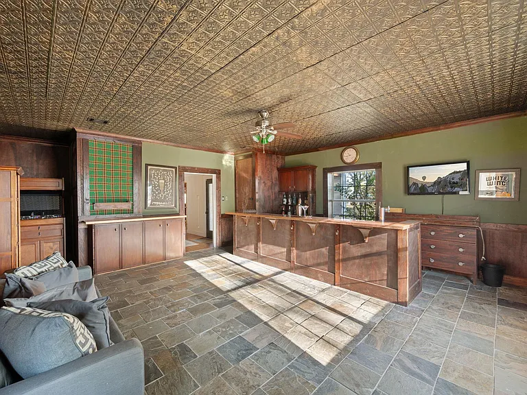 158 Uriah Dr — Photo 15