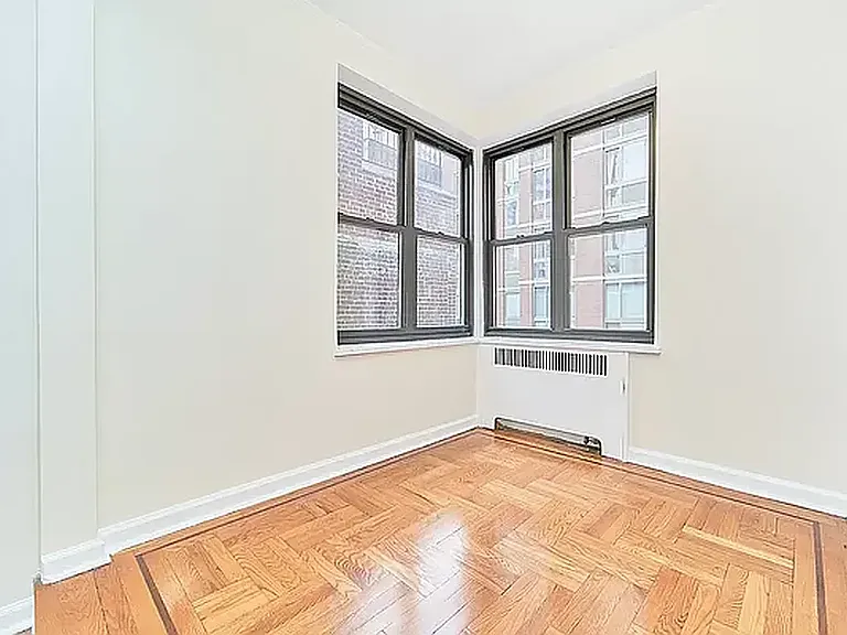 124 E 24th St #1J — Photo 7