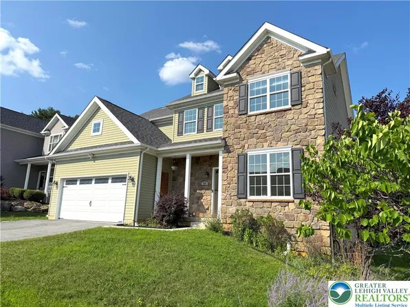 119 Oakwood Dr, Whitehall, PA 18052