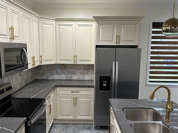4th image of 1785 Glenway Ct