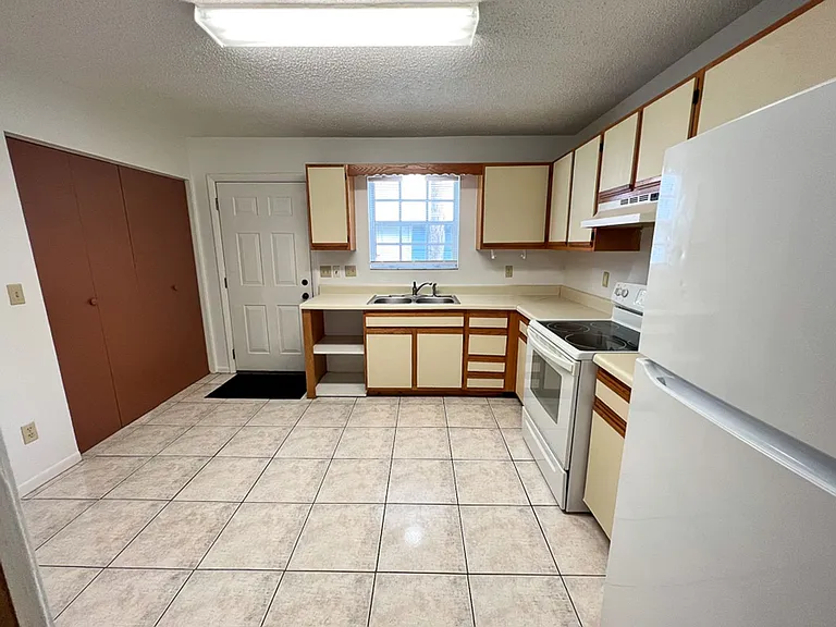 5601 Avenue H — Photo 11