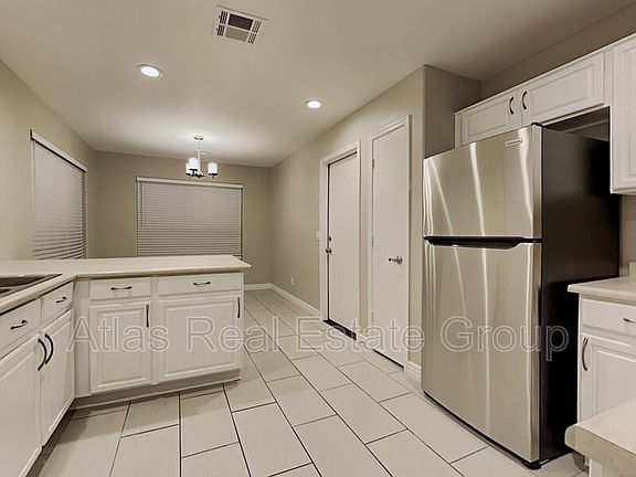 4th image of 10220 E Crescent Ave