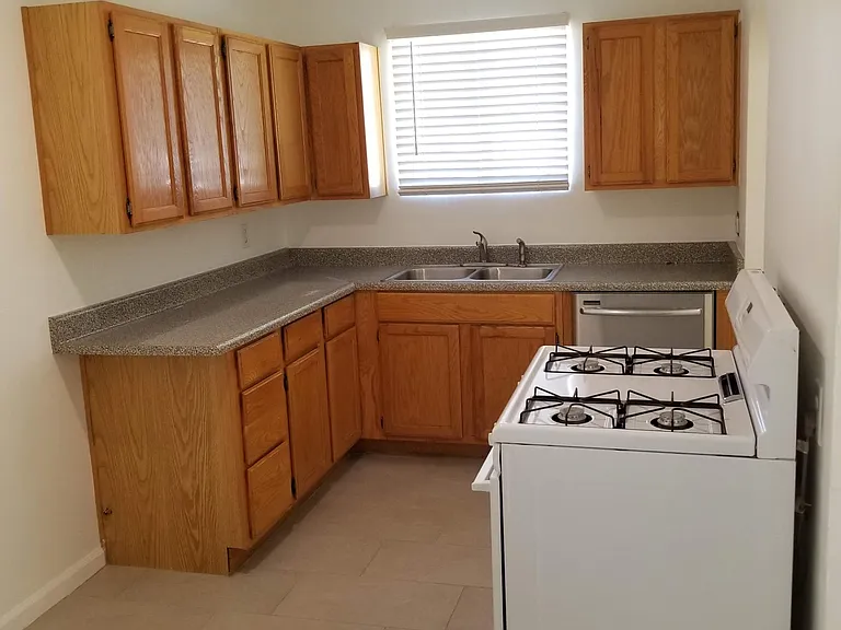 2132 E Mulberry Dr — Photo 10