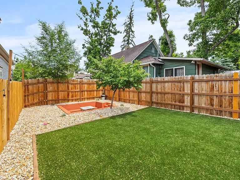815 E Cache La Poudre St #B — Photo 33