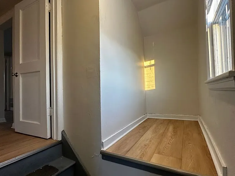 160 Gruenwald Ave — Photo 14