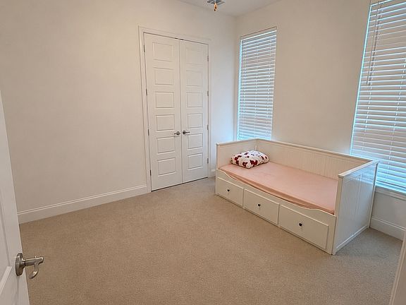 4th image of 2217 Laguna Dr