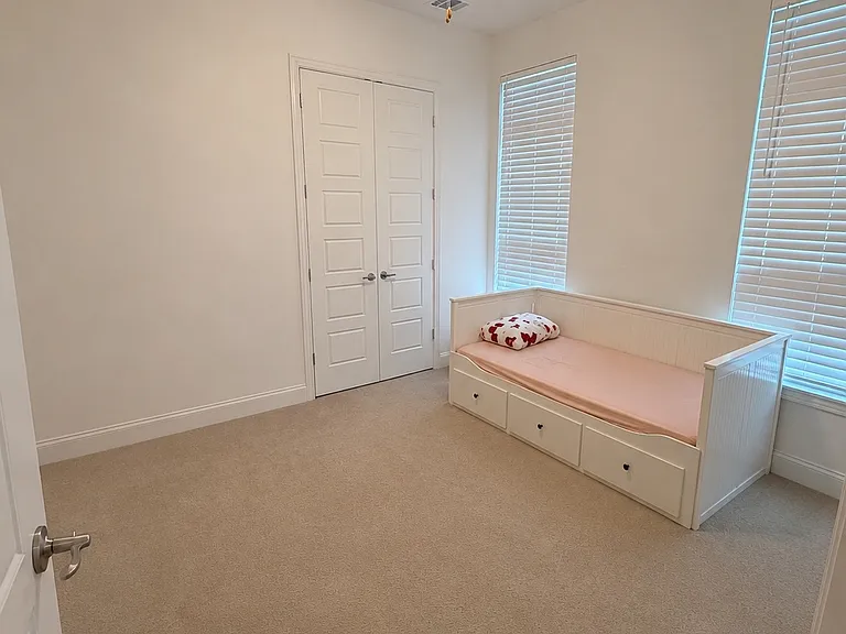 2217 Laguna Dr — Photo 4