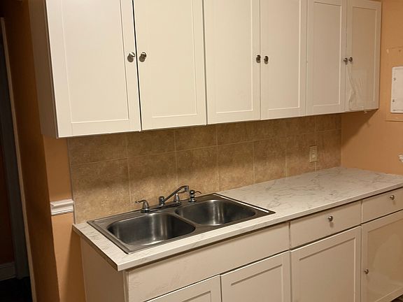 2nd image of 115 Chestnut Dr APT 2A