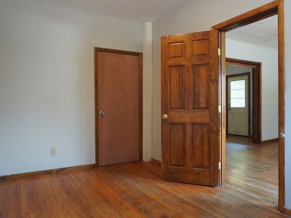 4th image of 63 Grace St