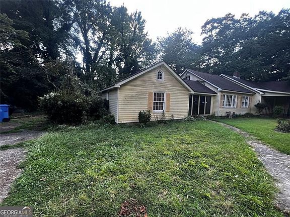 3rd image of 2040 Sandtown Rd SW