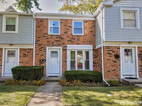 1045 Ashton Ct, Streamwood, IL 60107