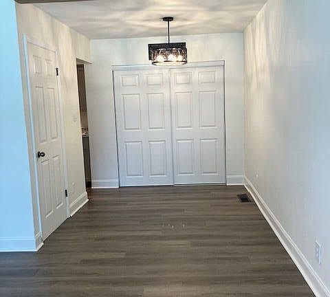 5th image of 1708 Karen St